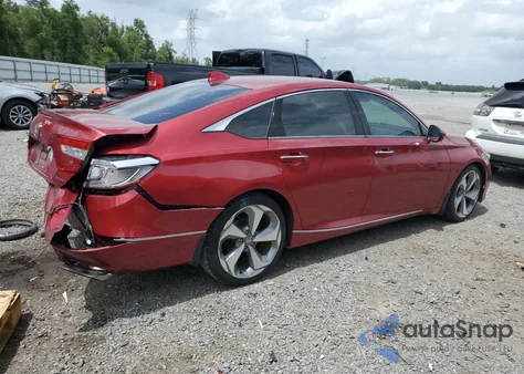 2018 Honda Accord Touring z USA, uszkodzony, nr VIN 1HGCV1F96JA115967